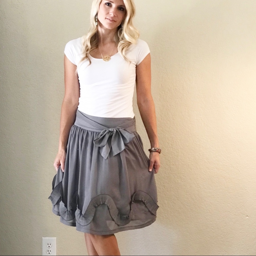 Nice girl gray midi skirt